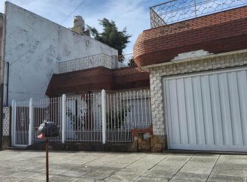Casa · 140m² · 4 Ambientes · 2 Cocheras · Venta Casa 4 Ambientes Garage Fondo San Justo