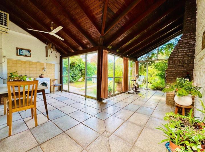 Casa · 206m² · 5 Ambientes · 1 Cochera