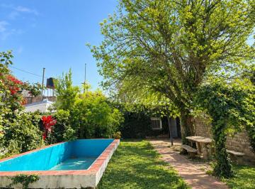 Casa · 102m² · 4 Ambientes · Casa con Pileta y Jardin - Baigorria