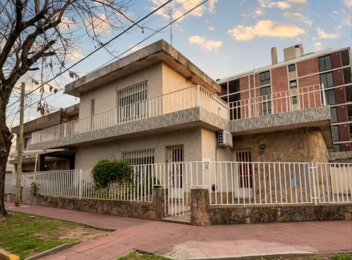 Casa · 207m² · 4 Ambientes · 1 Cochera