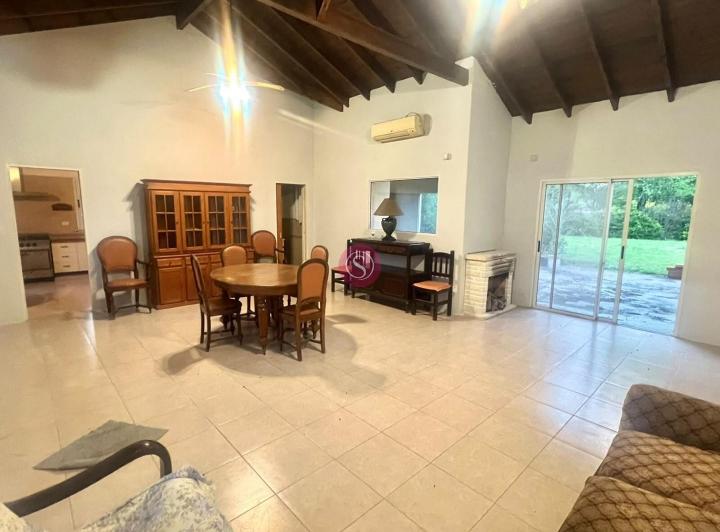 Casa · 140m² · 4 Ambientes · 1 Cochera