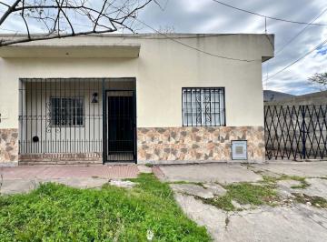 Casa · 104m² · 4 Ambientes · 1 Cochera · Casa 3 Ambientes en Venta en Korn con Departamento