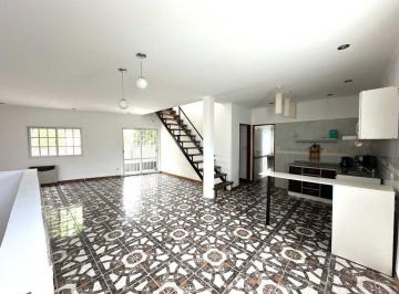 PH · 146m² · 4 Ambientes · 1 Cochera · PH en Venta Bernal 4 Ambientes Apto Credito