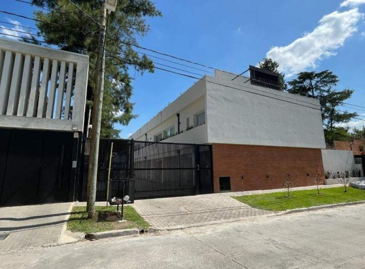 Casa · 150m² · 4 Ambientes · 2 Cocheras