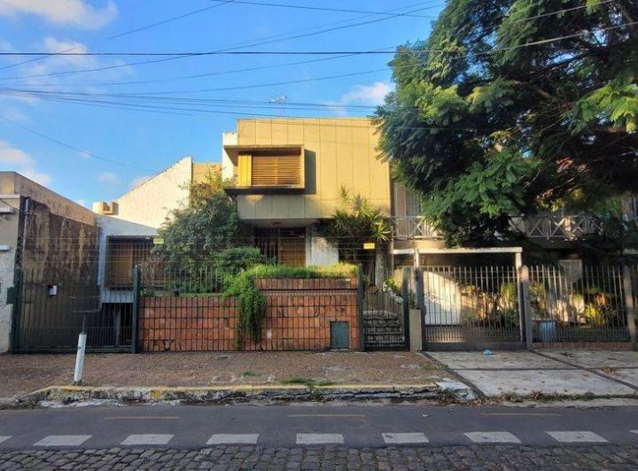 Casa · 210m² · 4 Ambientes · 1 Cochera