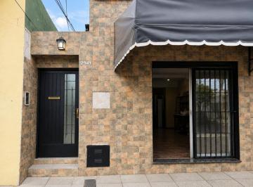 PH · 107m² · 4 Ambientes · PH 4 Amb con Quincho. Impecable en Valentin Alsina