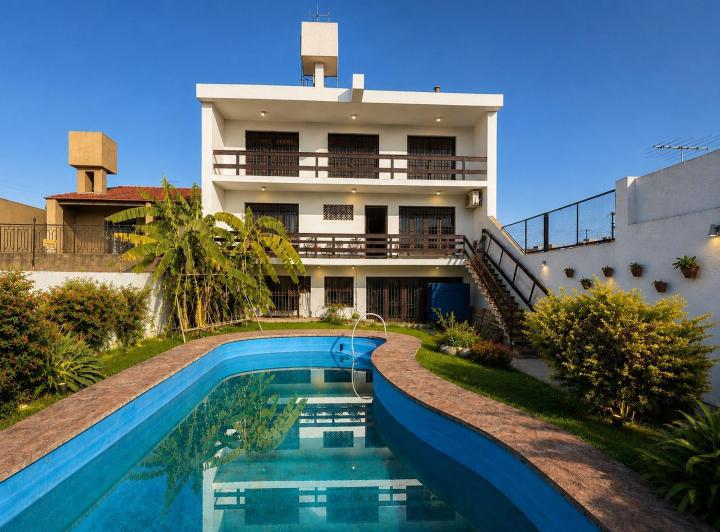 Casa · 276m² · 9 Ambientes · 4 Cocheras