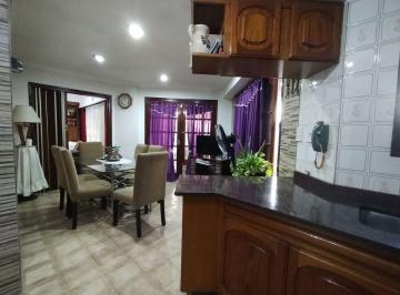 Casa · 223m² · 5 Ambientes · 2 Cocheras · Venta Casa Chalet 5 Amb J. L. suarez, Limite Adelina