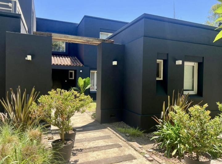 Casa · 385m² · 9 Ambientes