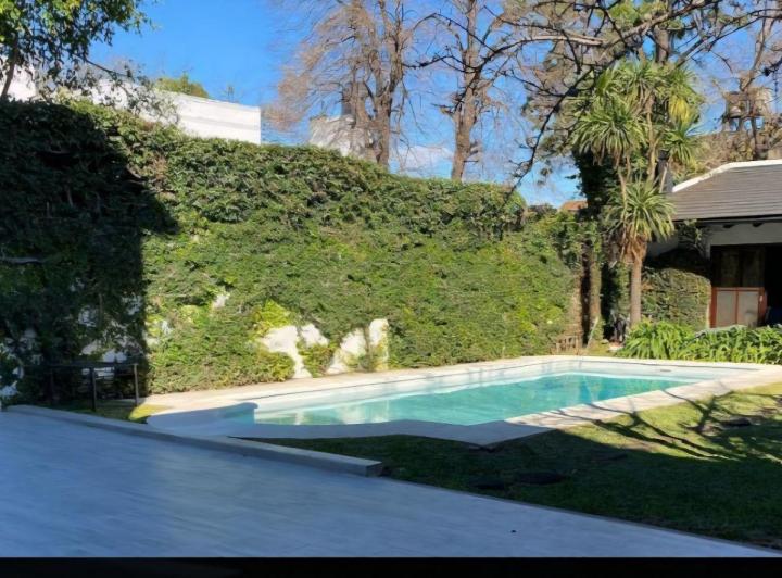 Casa · 320m² · 7 Ambientes · 1 Cochera