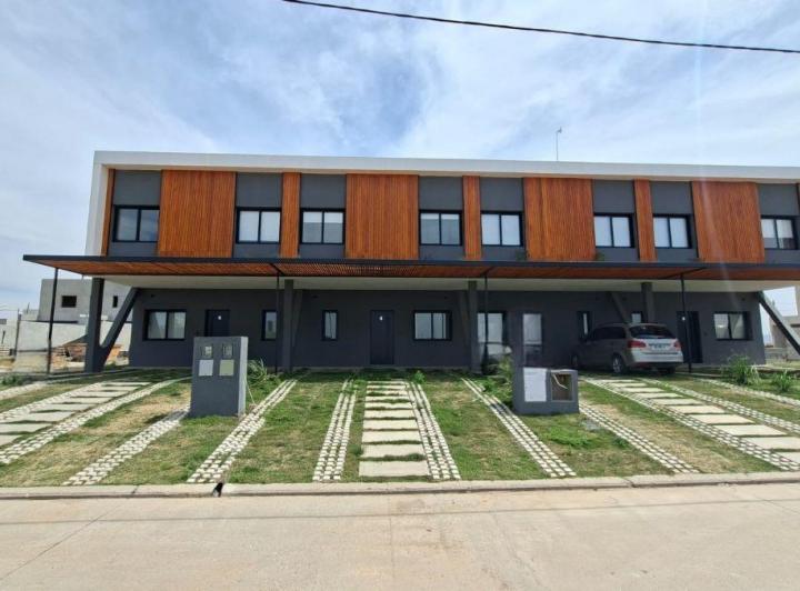 Casa · 140m² · 5 Ambientes · 2 Cocheras