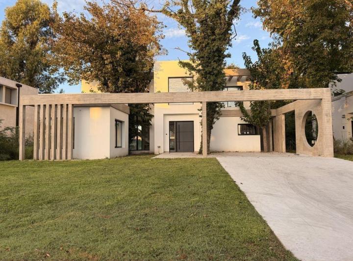 Casa · 275m² · 5 Ambientes