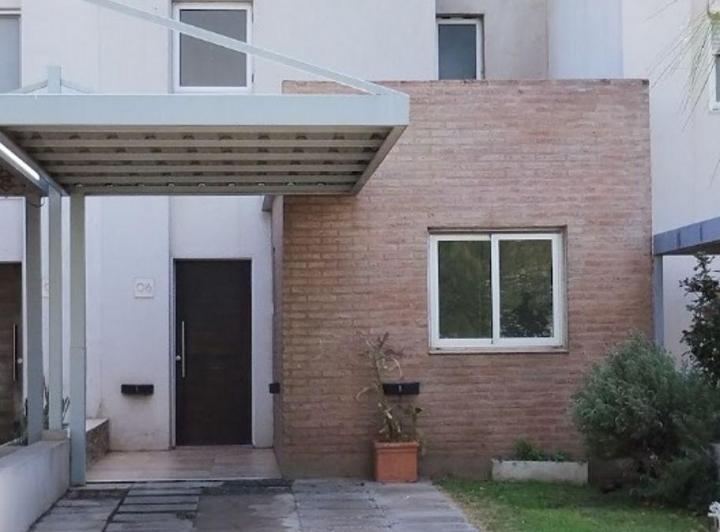 Casa · 130m² · 5 Ambientes · 2 Cocheras