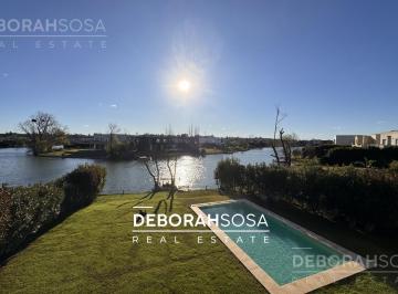 Casa · 220m² · 6 Ambientes · 7 Cocheras · Casa en Venta 6 Ambientes - Al Lago - El Canton Escobar