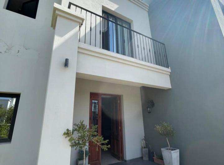 Casa · 400m² · 4 Dormitorios · 1 Cochera