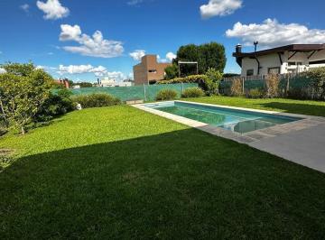 Casa · 170m² · 5 Ambientes · 2 Cocheras · Casa en Alquiler en Funes
