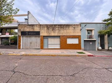 Casa · 290m² · 8 Ambientes · 1 Cochera · Amplia Propiedad en Excelente Ubicación