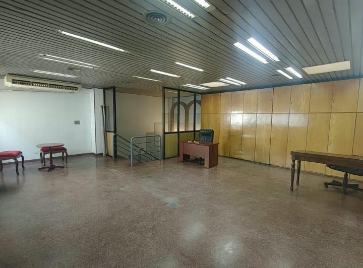 Oficina comercial · 500m² · 5 Ambientes · 1 Cochera
