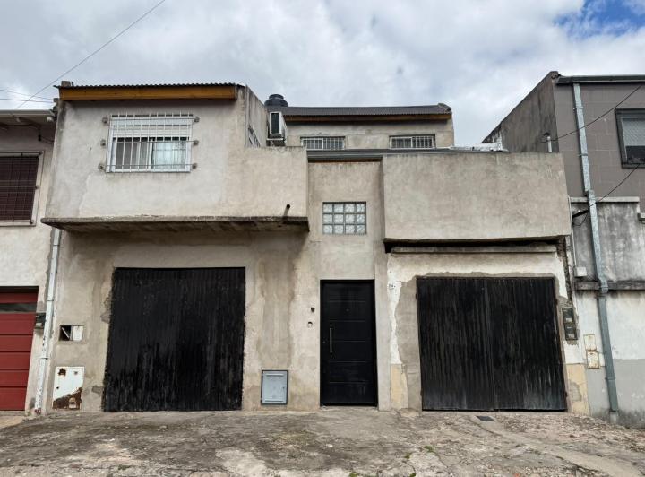 Casa · 150m² · 8 Ambientes · 2 Cocheras