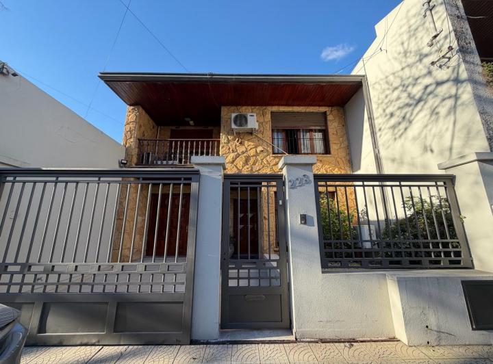 Casa · 268m² · 6 Ambientes · 2 Cocheras