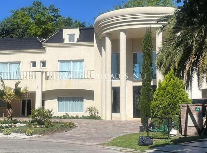 Casa · 700m² · 6 Ambientes · 5 Cocheras