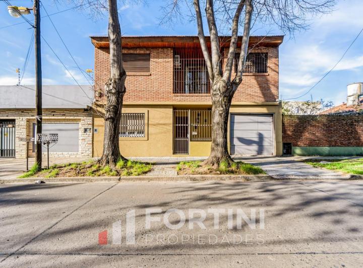 Casa · 177m² · 4 Ambientes · 1 Cochera