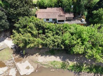 Casa de 5 ambientes, Córdoba · Venta Casona 4 Dorm - 2644 Mt con Asador y Cochera - Saldan a m de Los Arcos - Ideal Inversión