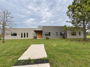 Casa · 165m² · 4 Ambientes · 2 Cocheras · Casa a Estrenar en Comarcas de Luján