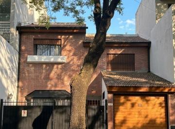 Casa · 230m² · 5 Ambientes · 2 Cocheras · Casa Lote Propio 5 Amb con Pileta Venta Urquiza Doho