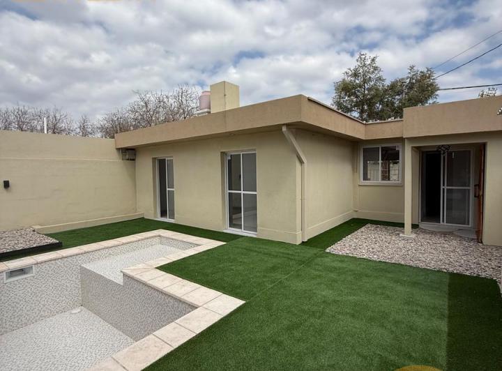 Casa · 102m² · 9 Ambientes · 1 Cochera