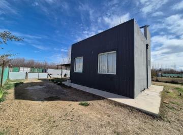 Casa · 108m² · 5 Ambientes · 1 Cochera · Se Vende Propiedad con 2 Uf, Stefenelli, General Roca