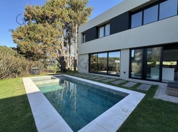 Casa · 330m² · 3 Dormitorios · 2 Cocheras · Casa en Venta Rumenco