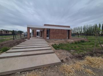 Casa · 130m² · 3 Ambientes · 1 Cochera · Casa en Venta 2 Dorm., B° La Toscana, General Roca