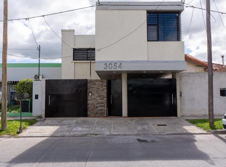 Casa · 110m² · 7 Ambientes · 2 Cocheras