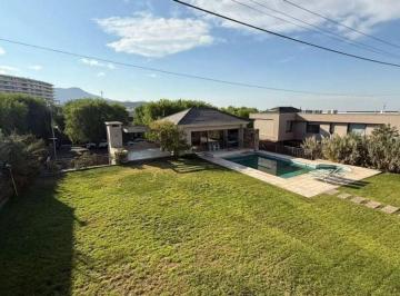 Casa de 14 ambientes, Ciudad de Mendoza · Casa en Barrio Dalvian