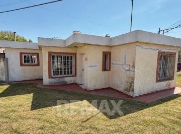 Casa · 121m² · 4 Ambientes · 1 Cochera · Se Vende Casa 2 Dorm + Patio + Cochera. Vt