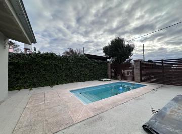 Casa · 240m² · 4 Ambientes · 4 Cocheras · Casa Dos Dorm. en Villa Rumipal