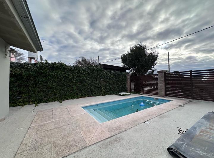 Casa · 240m² · 4 Ambientes · 4 Cocheras