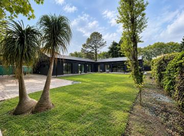 Casa · 140m² · 5 Ambientes · 2 Cocheras · Venta Casa 5 Ambientes con Parque - Parque Leloir