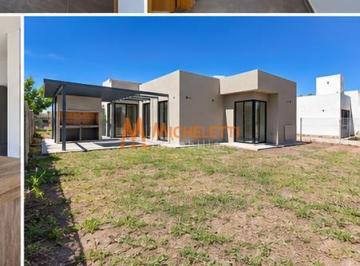Casa · 199m² · 6 Ambientes · 2 Cocheras · Casa en Lar de Vieytes III