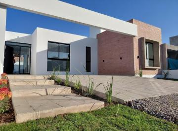 Casa · 120m² · 3 Ambientes · 2 Cocheras · Casa en Venta. Planta Baja. 2 Dorm.. Rincones de Manantiales.