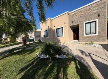 Casa · 124m² · 5 Ambientes · 2 Cocheras · Casa en Venta B Cdo San Alfonso - Pilar Este Ctral