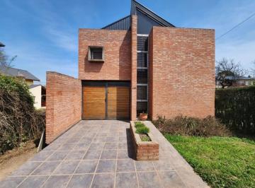 Casa · 129m² · 3 Ambientes · 1 Cochera · Venta Casa 1 Dorm C/pileta Sta Rosa de Calamuchita