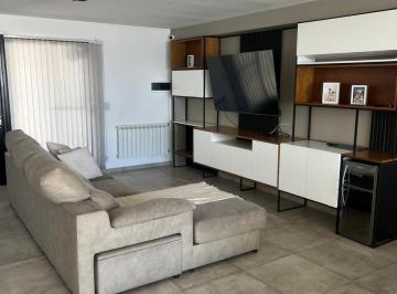 Casa · 180m² · 5 Ambientes · 2 Cocheras · Hermoso Duplex en Claros del Bosque!