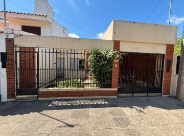 Casa · 186m² · 5 Ambientes · 1 Cochera · Casa a Refaccionar Dentro Los 4 Bvs.
