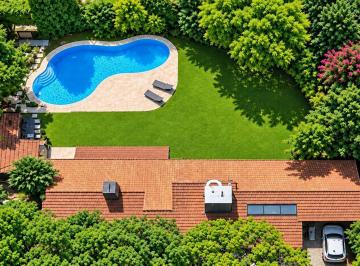 Casa · 340m² · 6 Ambientes · 1 Cochera · En Venta | Casa en Lomas de San Isidro – 1.118 m² de Terreno, 5 Dorm. y Pileta