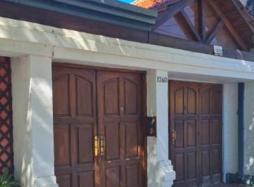 Casa de 7 ambientes, General Roca · Destacada Propiedad en Venta