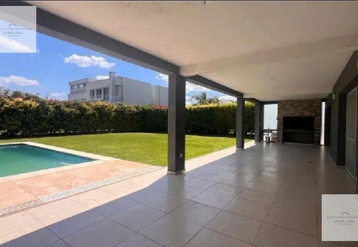 Casa · 307m² · 5 Ambientes · 2 Cocheras