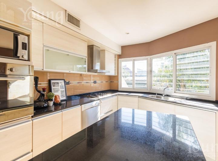 PH · 177m² · 4 Ambientes · 2 Cocheras