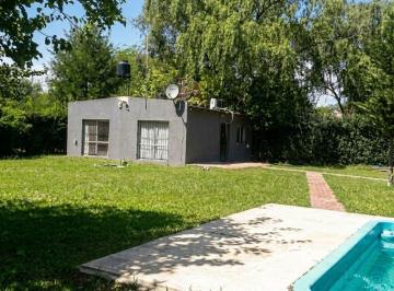 Quinta vacacional · 61m² · 2 Dormitorios · 1 Cochera · Venta Casa 3 Ambientes Gral Rodriguez con Pileta.